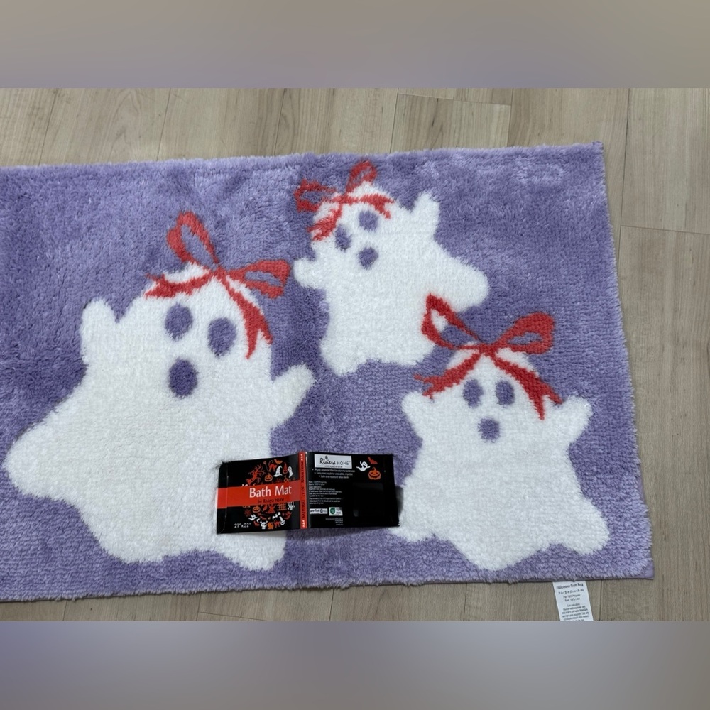 Riviera Home White and Purple Bath Mat